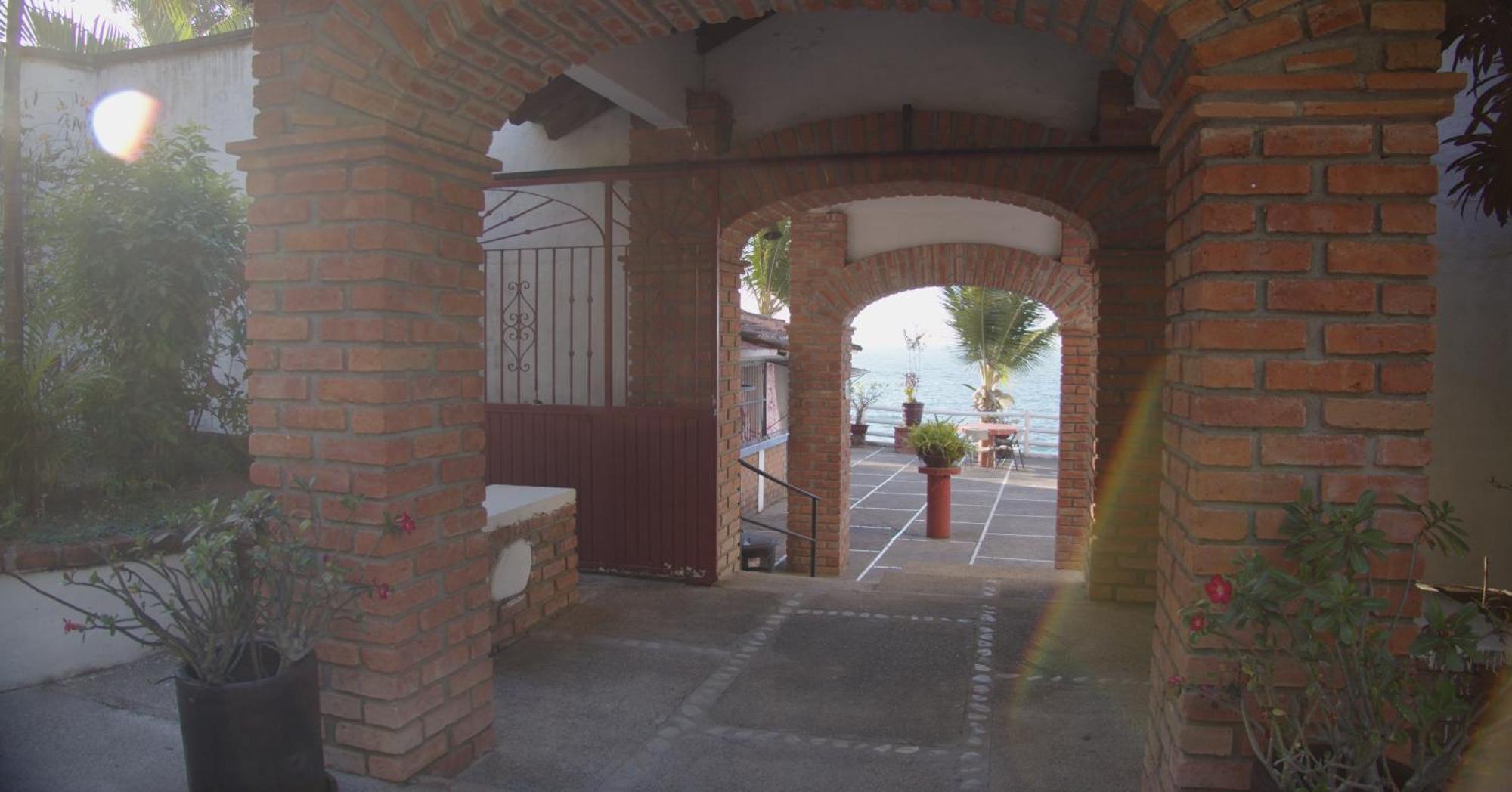 Traditional Sierra Leon Oceanfront Rooms - Adults Only Puerto Vallarta Buitenkant foto